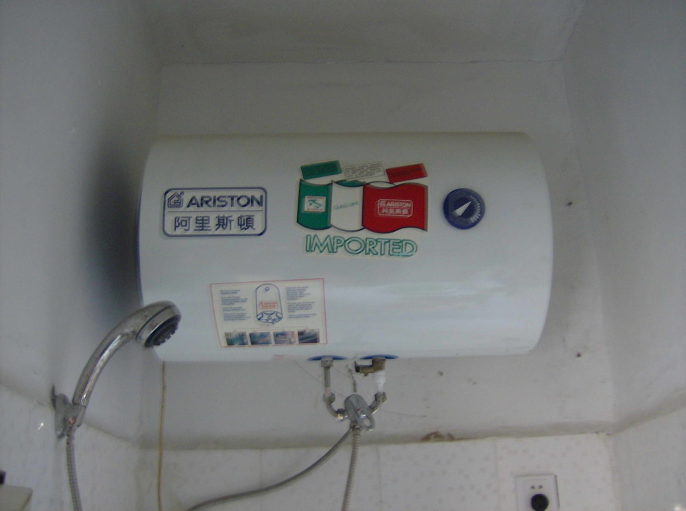 阿里斯顿80l储水式电热水器 300出售