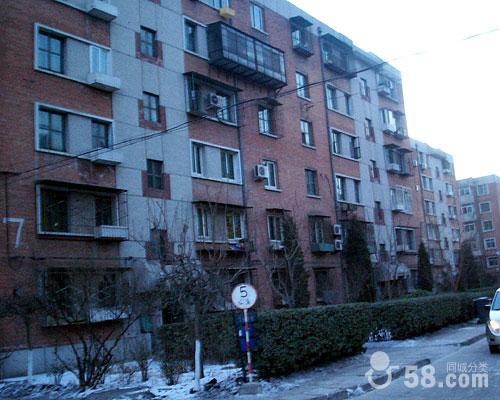 华龙苑南里.51平米 2/6 南北 50万 1室1厅1卫
