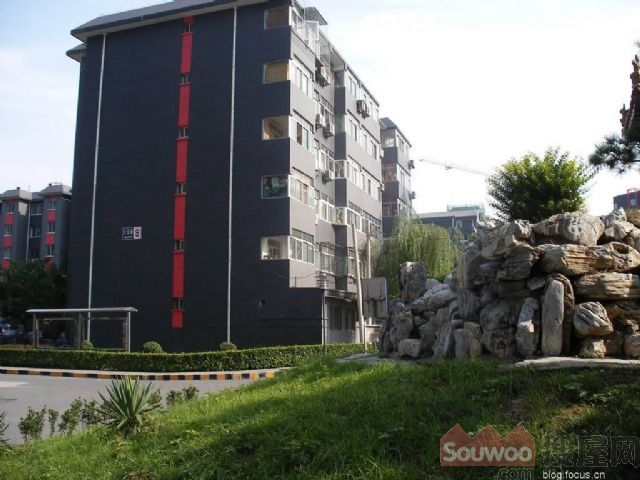 矩阵小区经典两居室 南北通透 精装修 5层