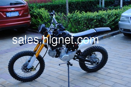 转让只骑了一天的高配置,越野车黑色啊波罗加大越野车。